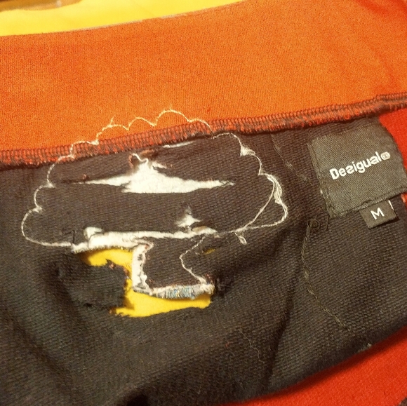 Desigual skirt *has a hole* - Picture 5 of 5